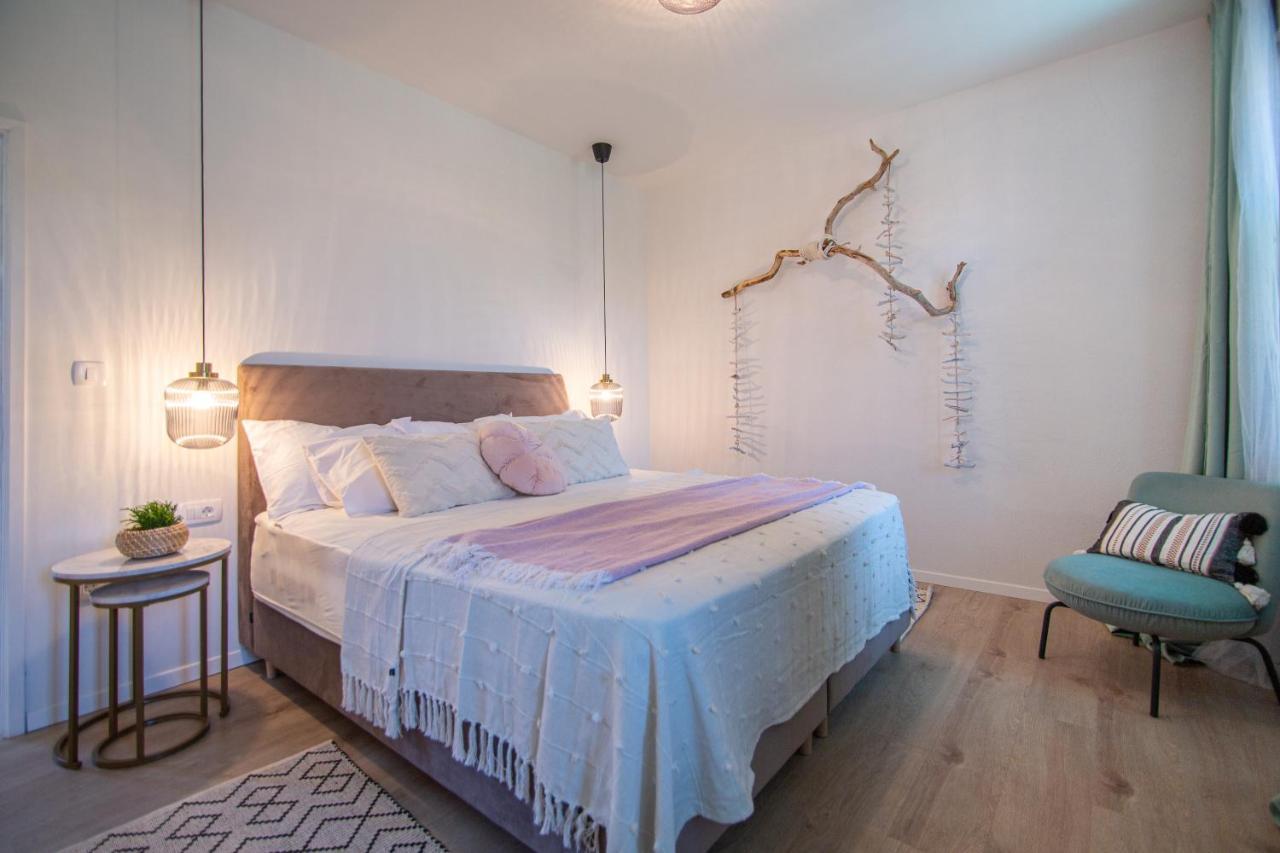 Apartments Mali Raj Комижа Экстерьер фото
