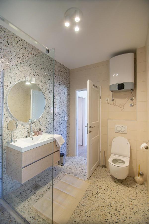 Apartments Mali Raj Комижа Экстерьер фото