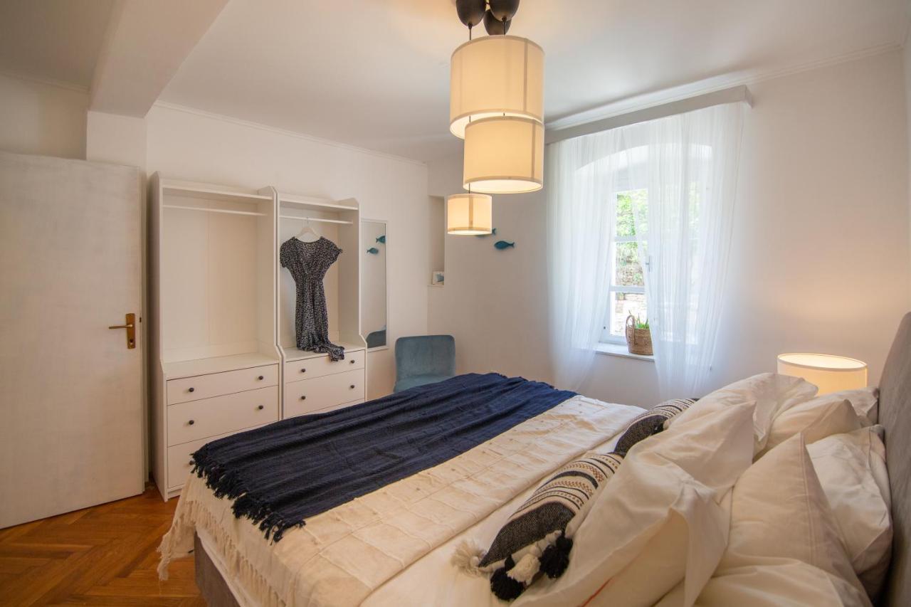 Apartments Mali Raj Комижа Экстерьер фото