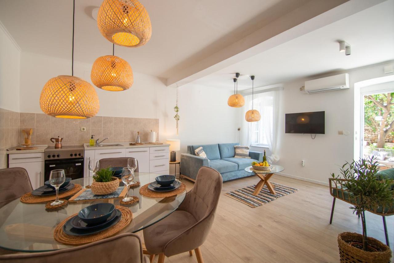 Apartments Mali Raj Комижа Экстерьер фото