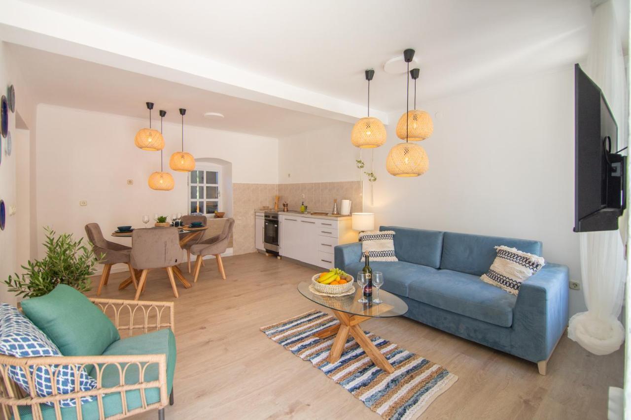Apartments Mali Raj Комижа Экстерьер фото