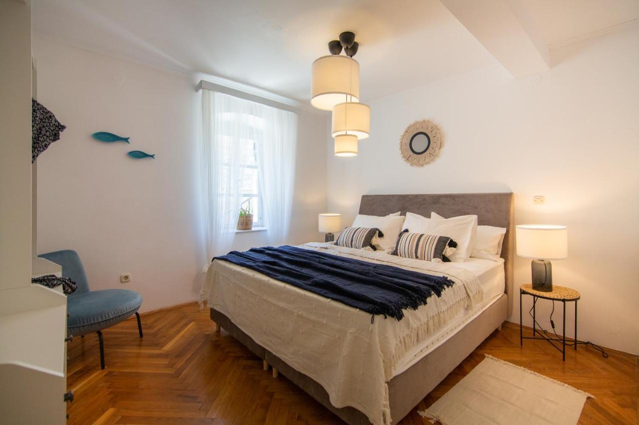 Apartments Mali Raj Комижа Экстерьер фото