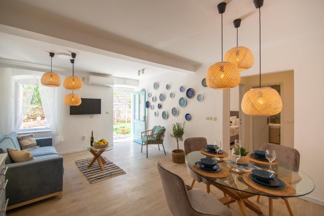 Apartments Mali Raj Комижа Экстерьер фото